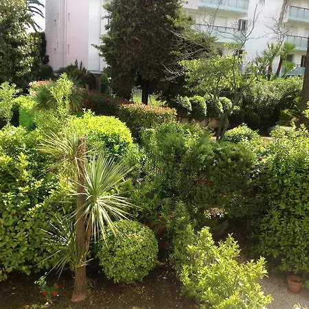 Les Jardins Du Cap Appartement *